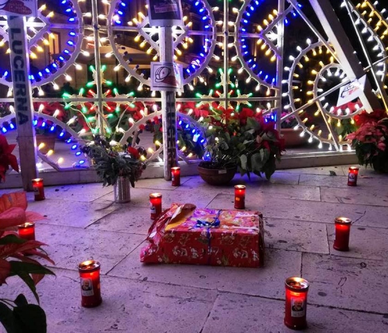 Siracusa, flash mob sotto l'Albero di Natale per ricordare le vittime sul lavoro