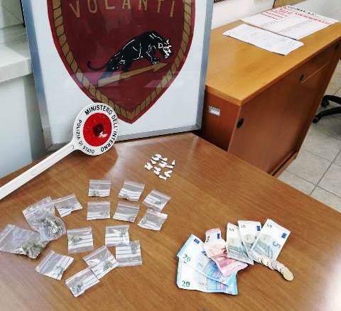 Siracusa, sorpreso in via Italia con cocaina e marijuana: arrestato