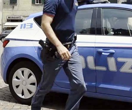 Siracusa, lancia il gatto della compagna dal sesto piano: denunciato