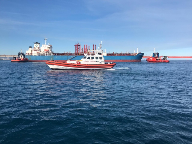 Siracusa, antinquinamento e antincendio: l'esercitazione della Guardia Costiera