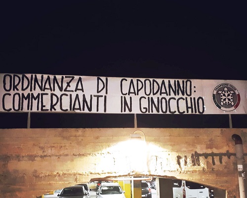 Siracusa, Casapound contro l'ordinanza su alcolici di Capodanno: spunta uno striscione