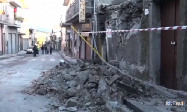 Sisma avvertito in provincia, partite da Siracusa squadre dei vigili del fuoco per aiutare Catania