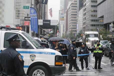 New York, esplode una centrale elettrica nel Queens