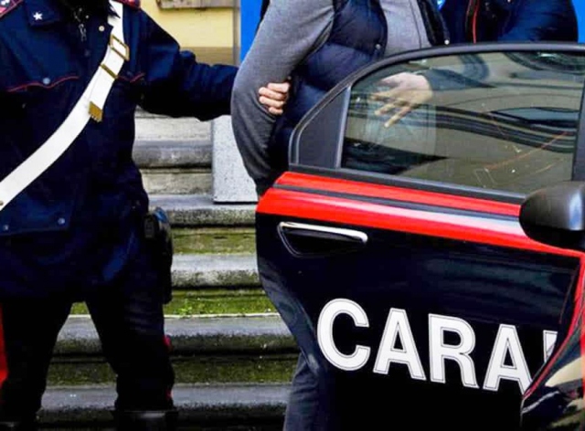 Augusta, picchiava e obbligava la cugina con problemi psichici a prostituirsi in cambio di droga e denaro: arrestato