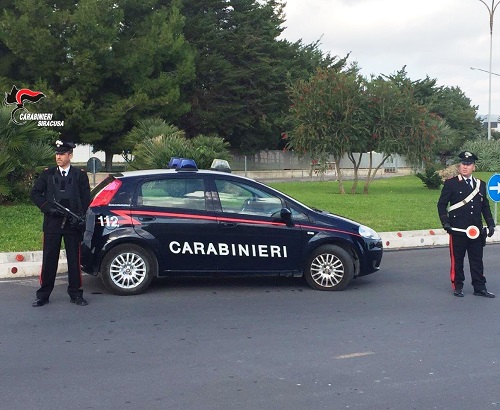 Augusta, tenta furto in casa: il proprietario lo mette in fuga