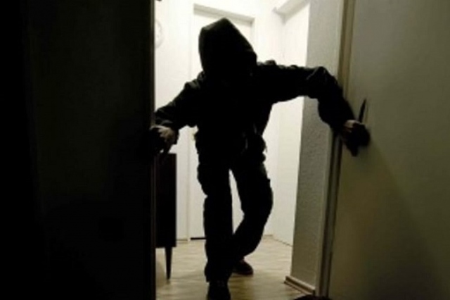 Noto, furto in abitazione: 17enne collocato in comunità