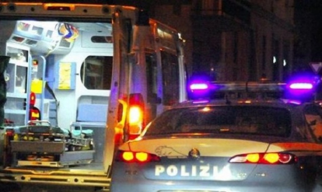 Siracusa, tenta il suicidio puntandosi un cacciavite al petto: salvato dalla Polizia