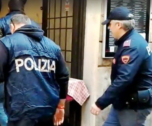 Siracusa, locale per 150 persone in realtà ne accoglie 300: denunciato il titolare