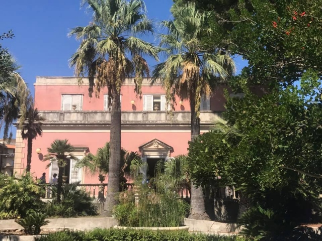 Siracusa, a villa Reimann una mostra del pittore Michele Ciacciofera