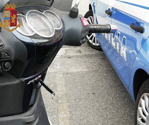 Siracusa, furto di motociclo: denunciati due giovani