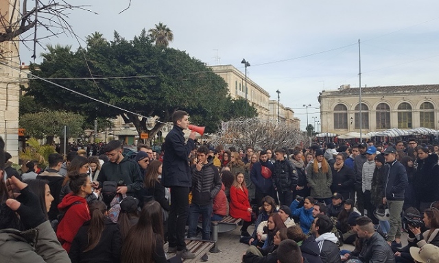 Siracusa, scuole al gelo: sit in degli studenti degli istituti superiori del capoluogo e della provincia