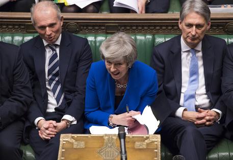 Brexit, Theresa May ottiene la fiducia del Parlamento