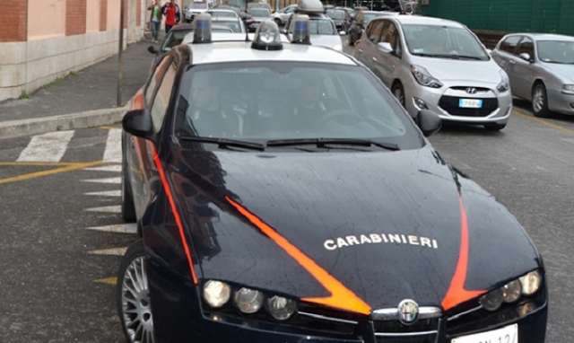 Augusta, 84enne morto in casa da almeno 20 giorni: insieme a lui i suoi cani