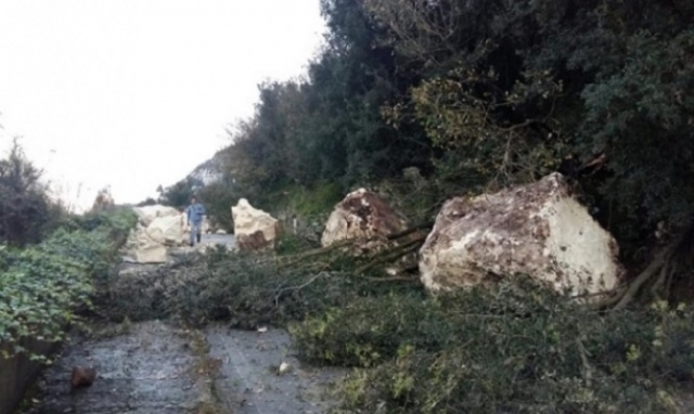 Cassaro-Ferla, al via lunedì interventi sgombero massi dopo la frana