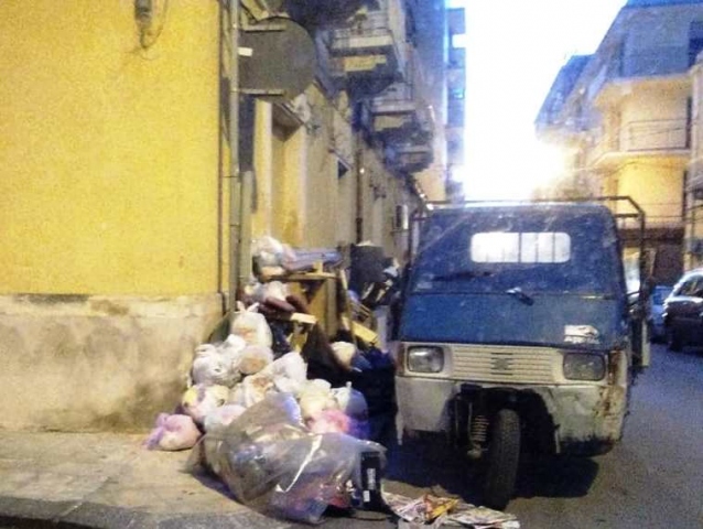 Siracusa, rifiuti abbandonati e siringhe anche vicino scuola: cartoline dalla capitale aretusea