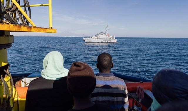 Siracusa, sale la mobilitazione per i migranti a bordo della Sea Watch: nel pomeriggio nuovo sit in con i sindaci solidali