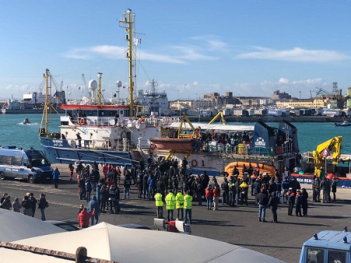Sea Watch sbarcata a Catania, revocato dal Tribunale l'affidamento ai servizi sociale del Comune di Siracusa dei 15 minori