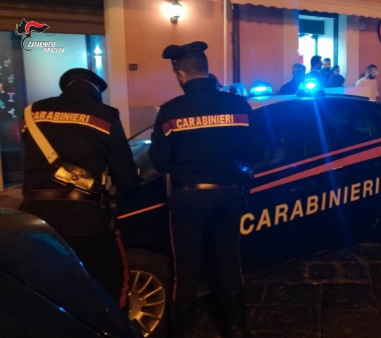 Floridia, sospetto spaccio in un  bar: sospesa licenza