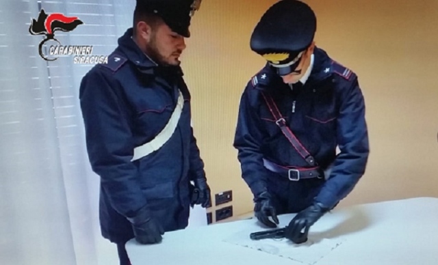 Siracusa, arrestato esponente del clan “Bottaro-Attanasio”: si nascondeva in un covo dietro un armadio