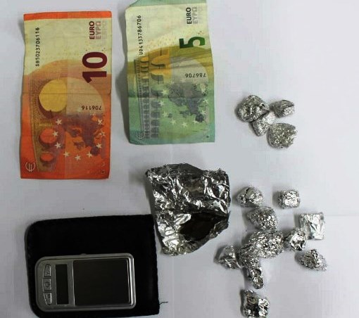 Siracusa, spaccio di hashish e cocaina: arrestato un uomo, denunciati in tre