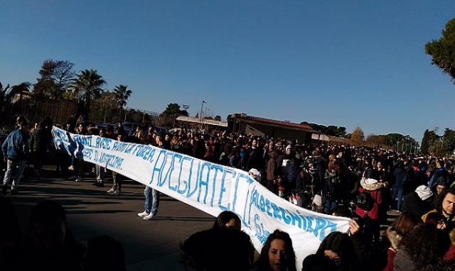 Siracusa, scuole al gelo: studenti di nuovo in piazza con corteo fino alla ex Provincia