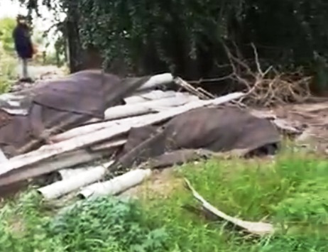 Siracusa, tubi in amianto nascosti nel giardino della scuola di via di Villa Ortisi