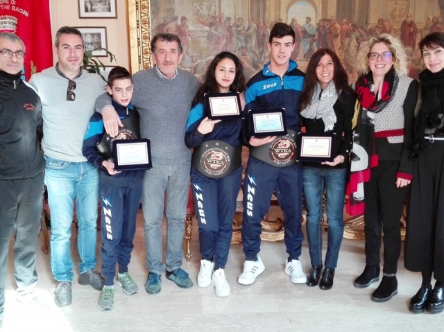 Canicattini Bagni, una targa i campioni internazionale nella Kick Boxing e nella Maratona