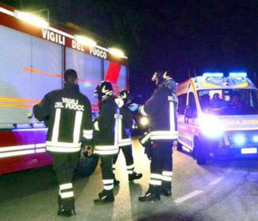 Villasmundo, fiamme da un appartamento: trovato anziano carbonizzato. Forse una stufa malfunzionante