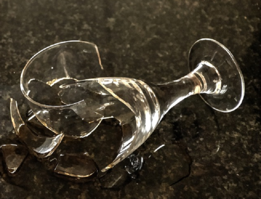 Augusta, 21enne colpisce una persona al viso con un bicchiere: denunciato