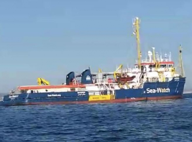Sea Watch bloccata a Siracusa per un guasto, lo sbarco a Catania previsto per domani mattina