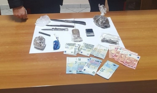 Cassibile, deteneva in casa droga: arrestato e poi liberato