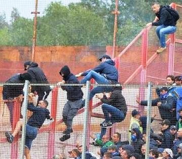 Siracusa, violenza nell'impianto sportivo “Erg”: notificato Daspo