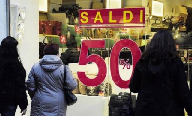Siracusa, partono ufficialmente oggi i saldi invernali: per Codacons "Sarà un flop"