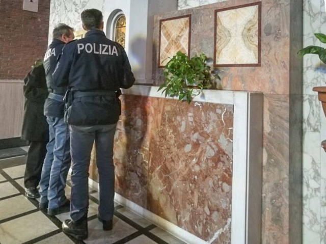 Noto, ruba borsa in Chiesa: denunciata una donna di 34 anni