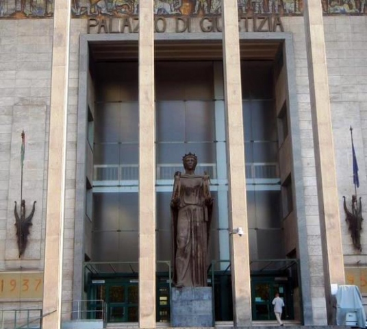 Augusta, migranti: no traffico illecito rifiuti su Ong