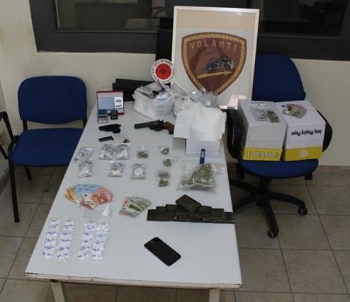 Siracusa, operazione antidroga: smantellata piazza di spaccio in via Italia. Sequestrato oltre un chilo di stupefacente