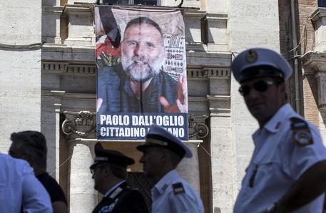 Padre Dall'Oglio sarebbe vivo in mano all'Isis