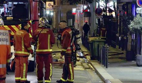 Parigi, incendio in un palazzo nella notte: almeno 7 morti