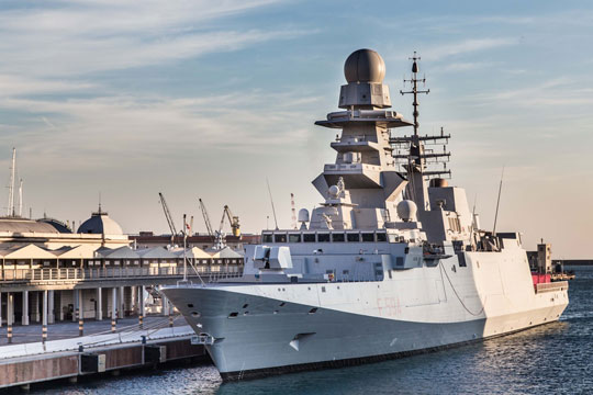 Siracusa, la nave “Alpino” della Marina militare al Porto Grande