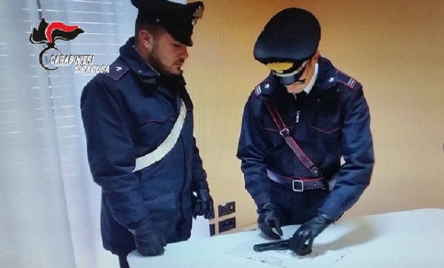 Pachino, nascondeva in casa pistola e munizioni: arrestato un tedesco