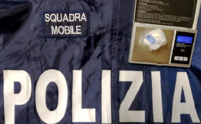Siracusa, in auto con oltre 10 grammi di cocaina: arrestato