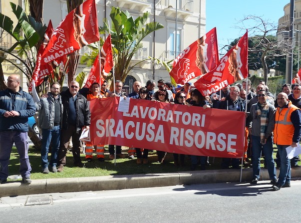 I lavoratori di Siracusa Risorse si uniscono ai colleghi dell'Ex Provincia in protesta