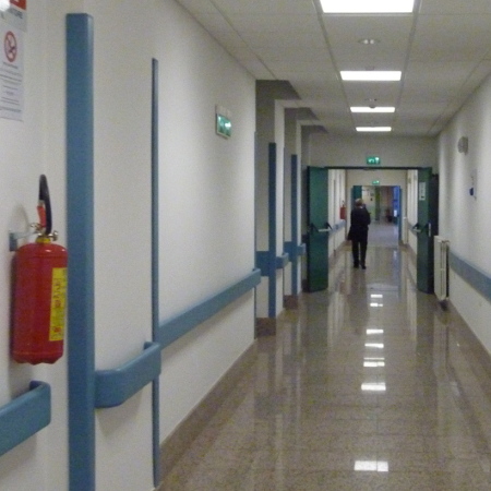 aosta_ospedale_corridoio_estintore