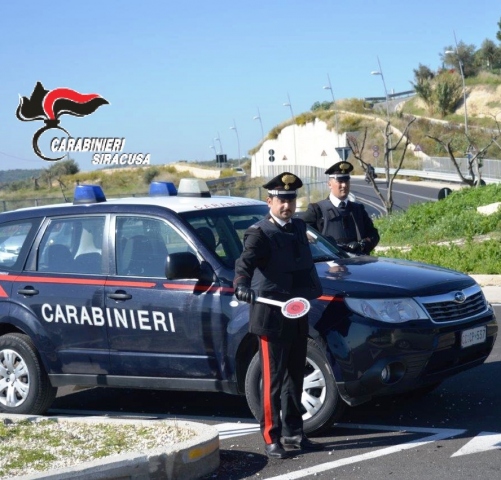 Noto, controlli su strada: arrestato un imprenditore, 17 denunce