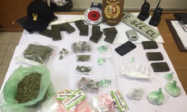 Siracusa, scoperto minimarket della droga in casa di un uomo ai domiciliari