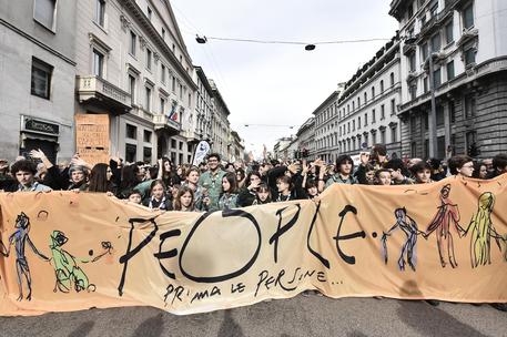 Milano, marcia contro il razzismo: presenti in 200.000