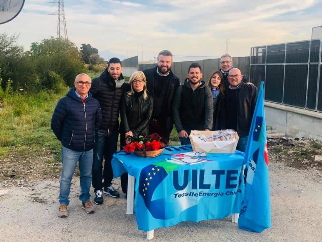 Melilli, Uiltec: pane e rose alle lavoratrici dell'azienda Alsco