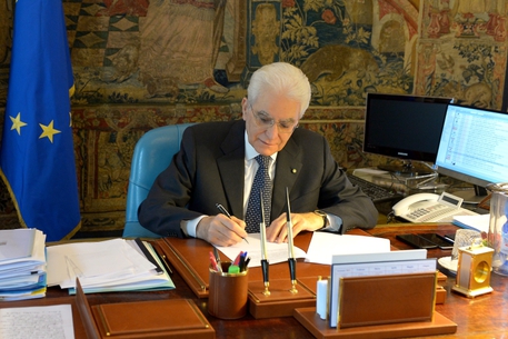 Mattarella firma la legge sulla commissione d'inchiesta sulle banche