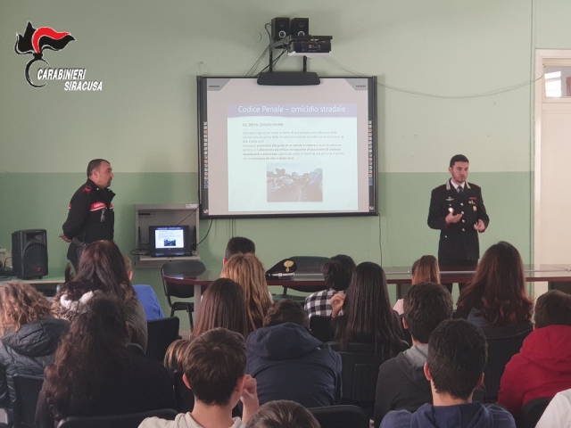 Siracusa, i Carabinieri incontrano di studenti dell’Istituto Comprensivo Lombardo Radice