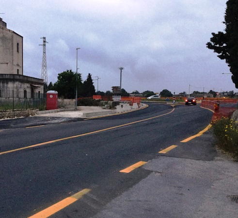 Siracusa, cominciati i lavori di illuminazione della rotatoria prima del fiume Cassibile
